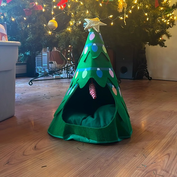 Petco Christmas tree pet house nwot small bed - Picture 2 of 9